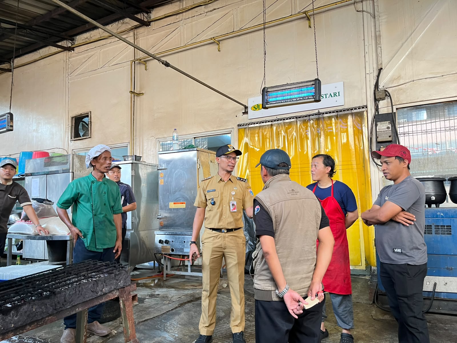 Koordinasi dengan Lisa Catering Terkait Pembuangan Limbah Makanan yang Menyebabkan Penyumbatan Parah pada Saluran Akibat Tumpukan Lemak dan Sisa Makanan 5