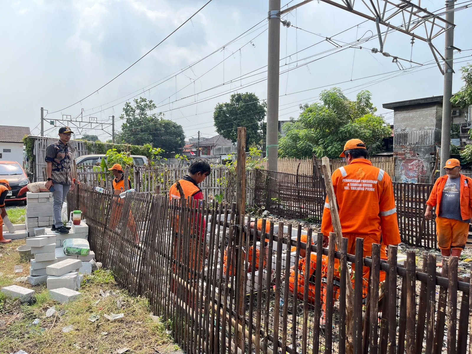 Monitoring Pembuatan Lahan Penanaman di RW.07 Kelurahan Tanjung Priok 2