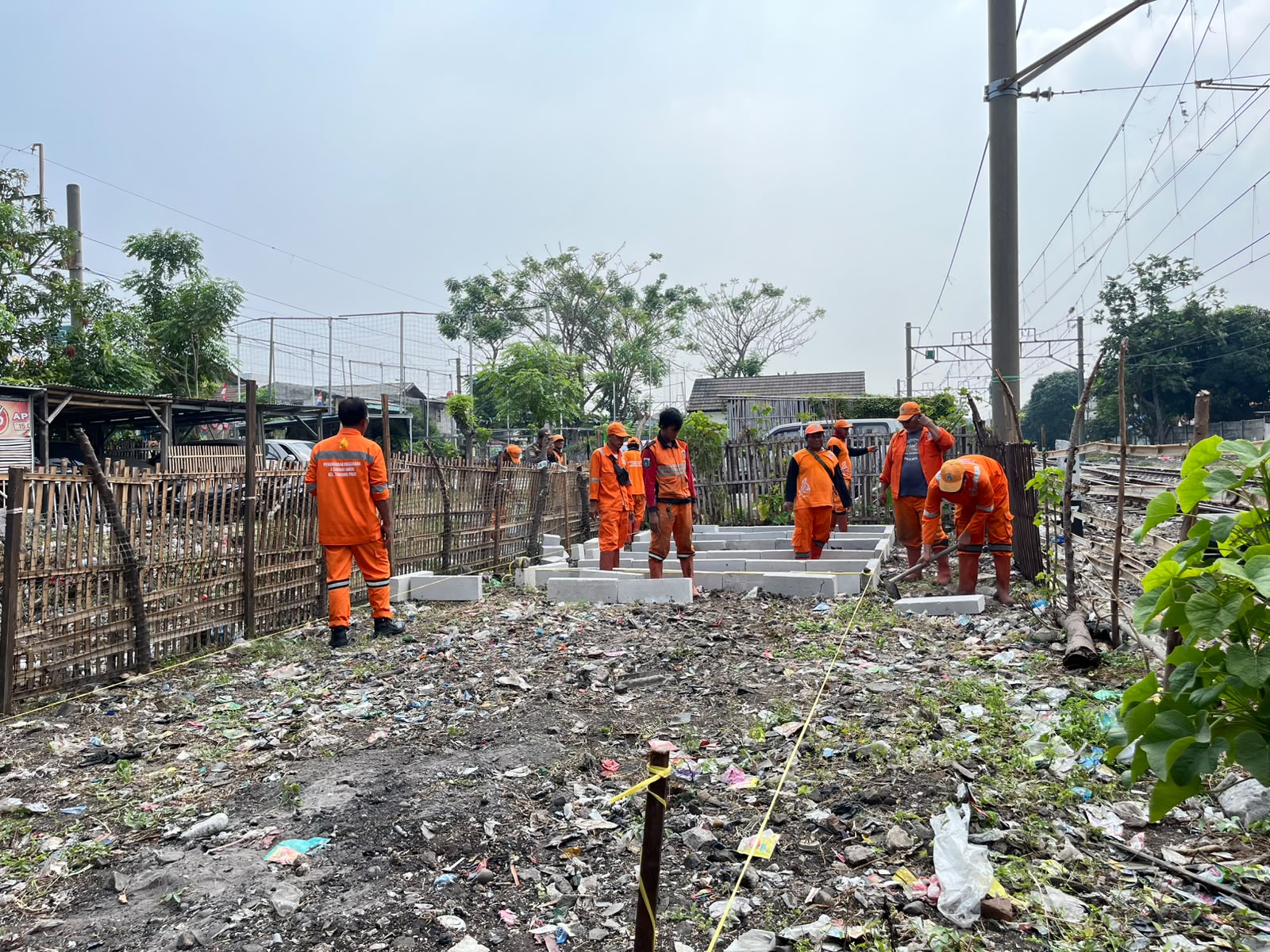 Monitoring Pembuatan Lahan Penanaman di RW.07 Kelurahan Tanjung Priok 3