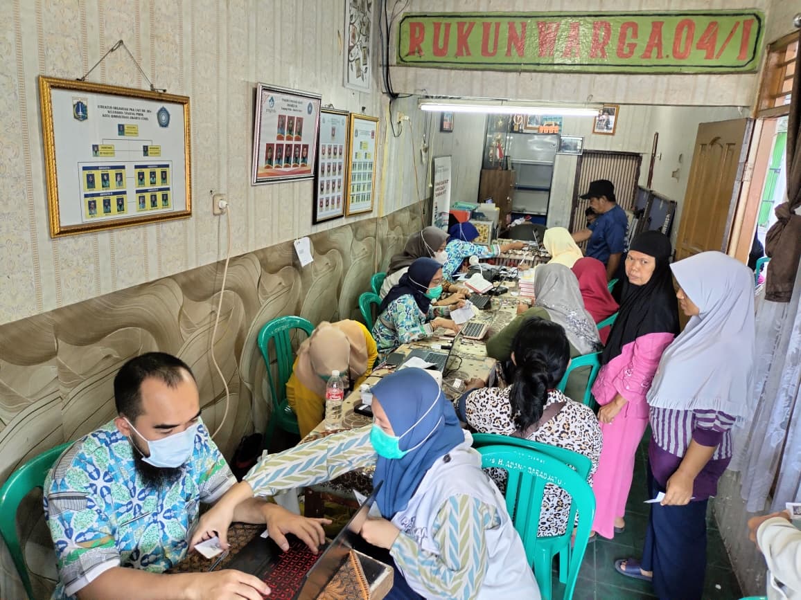 Monitoring Kegiatan CKG dan Pemeriksaan TB di Kantor Sekretariat RW. 04 Kelurahan Tanjung Priok 4