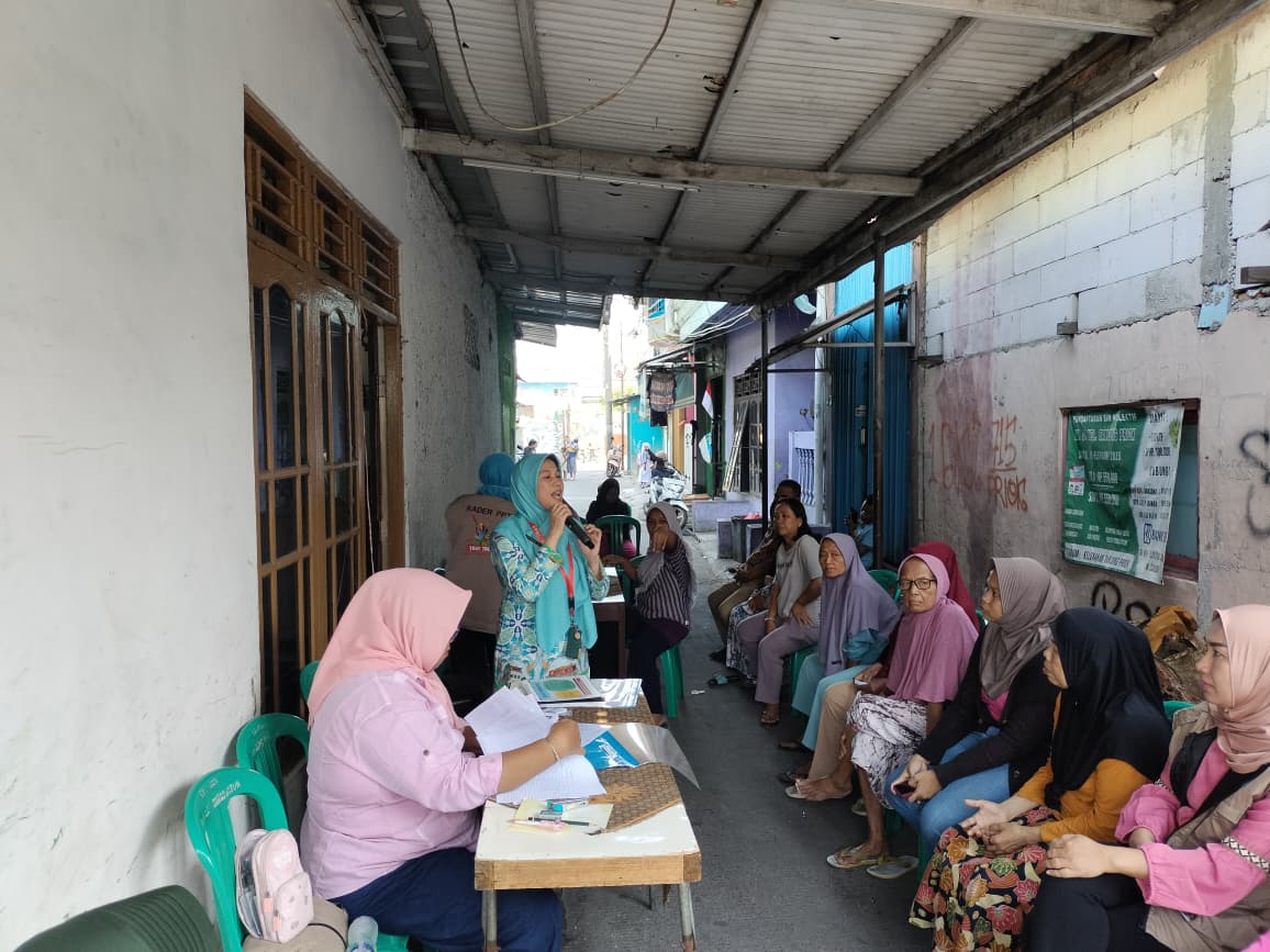 Monitoring Kegiatan CKG dan Pemeriksaan TB di Kantor Sekretariat RW. 04 Kelurahan Tanjung Priok 3
