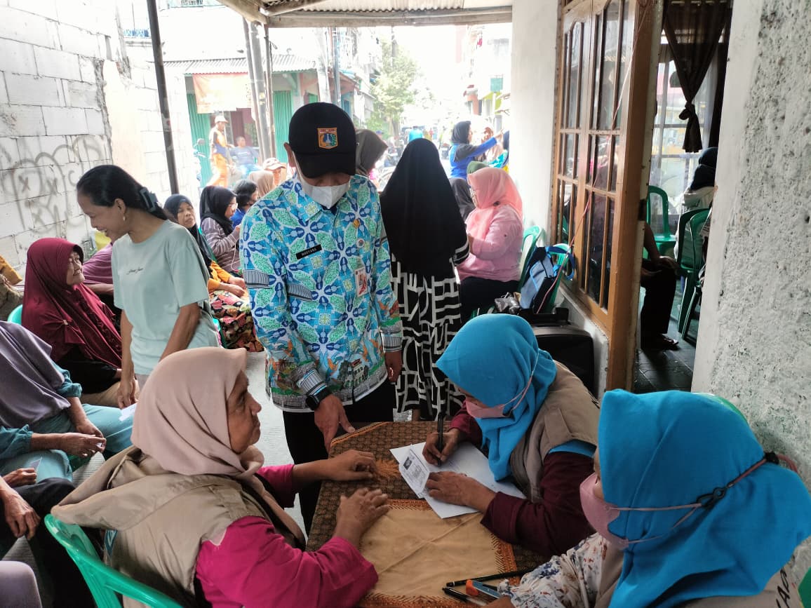 Monitoring Kegiatan CKG dan Pemeriksaan TB di Kantor Sekretariat RW. 04 Kelurahan Tanjung Priok 1