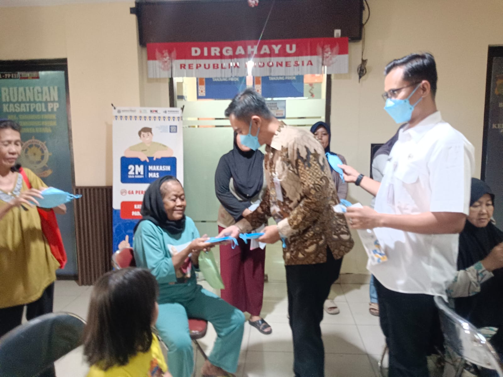 Penerimaan Bantuan Masker dari Bank Mandiri & Pembagiaan Masker kepada Warga Kelurahan Tanjung Priok 2