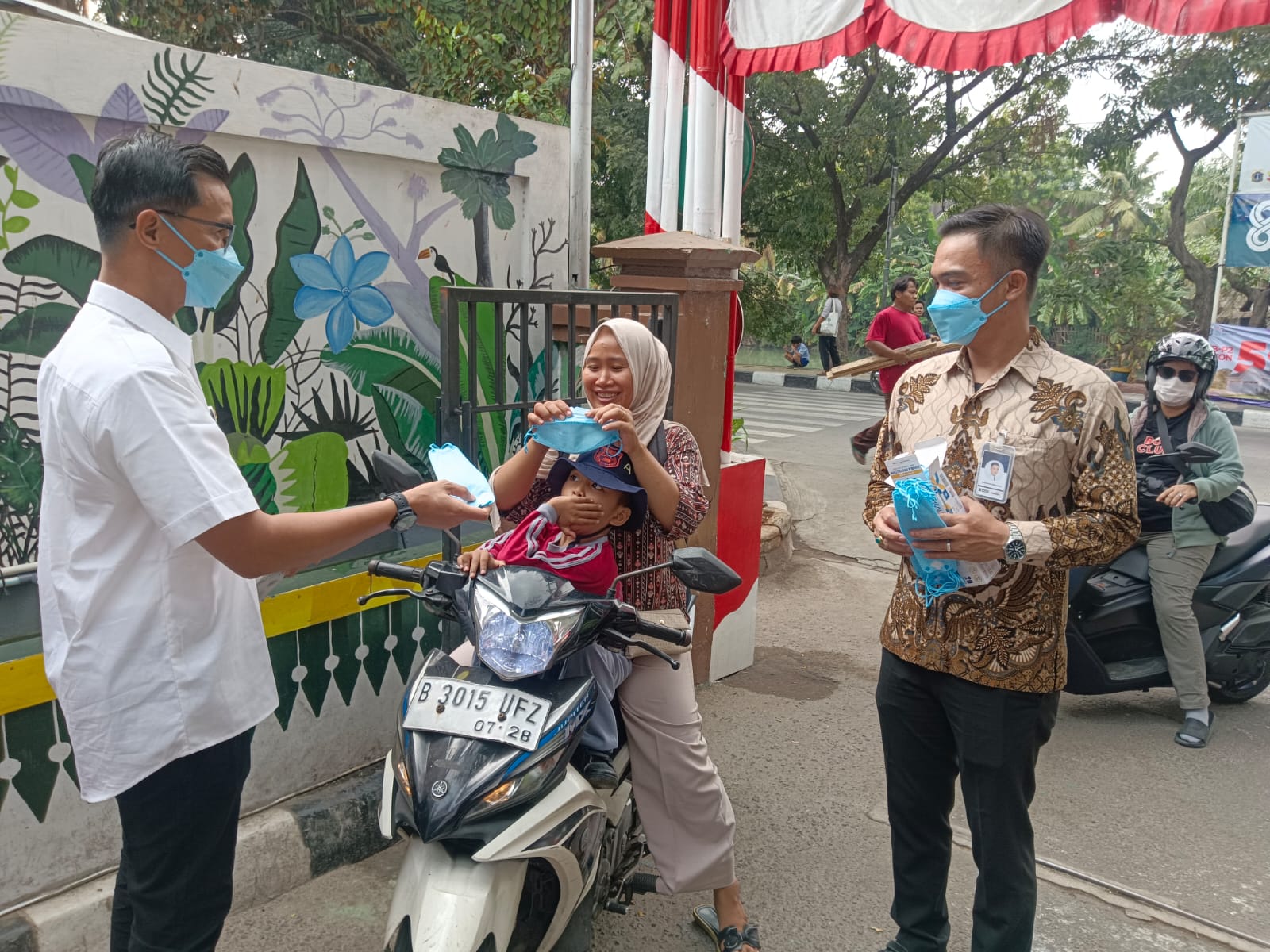Penerimaan Bantuan Masker dari Bank Mandiri & Pembagiaan Masker kepada Warga Kelurahan Tanjung Priok 3