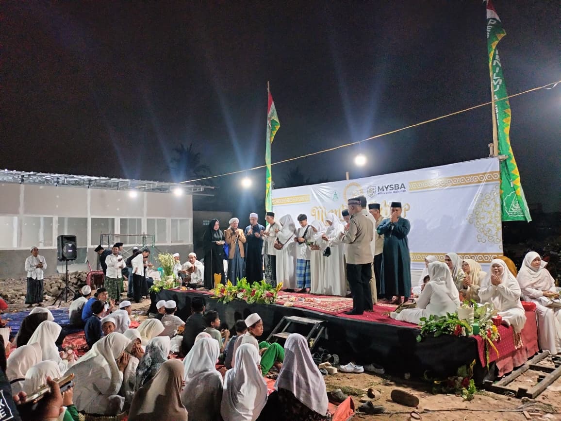 Menghadiri Maulid Nabi Muhammad SAW di Pondok Pesantren Kyai Misbah RW.013 Kelurahan Tanjung Priok 1