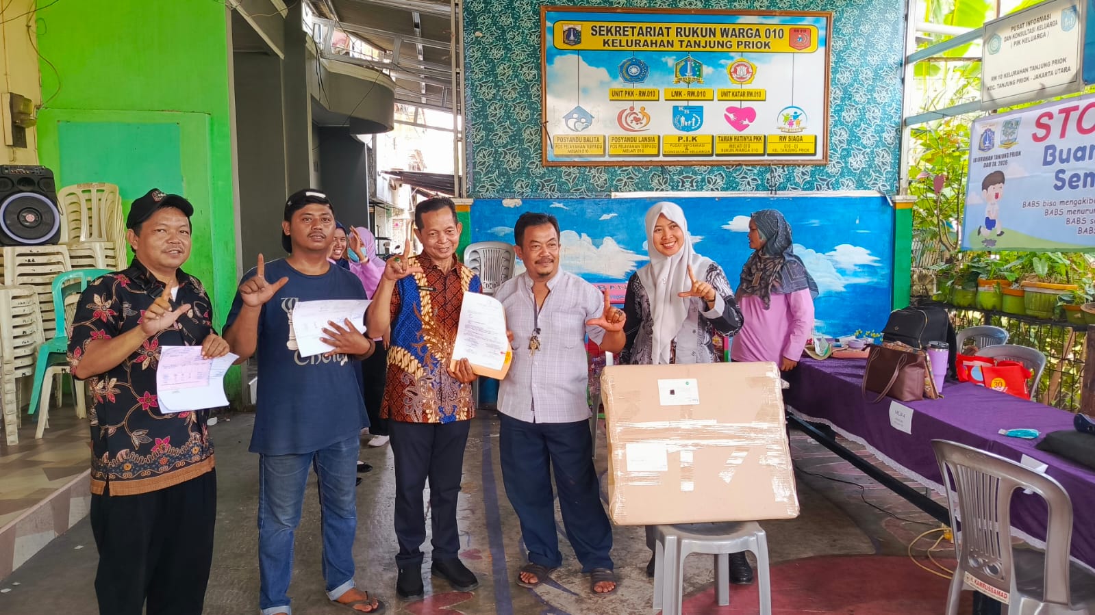 Pendistribusian Rak Buku Usulan Musrenbang di RW.04, RW.05 & RW.010 Kelurahan Tanjung Priok 1