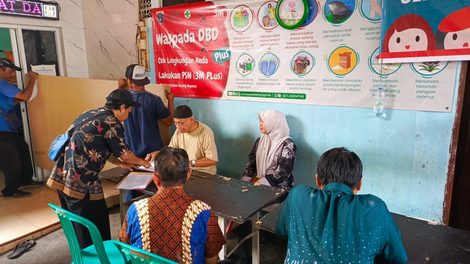 Pendistribusian Rak Buku Usulan Musrenbang di RW.04, RW.05 & RW.010 Kelurahan Tanjung Priok 3