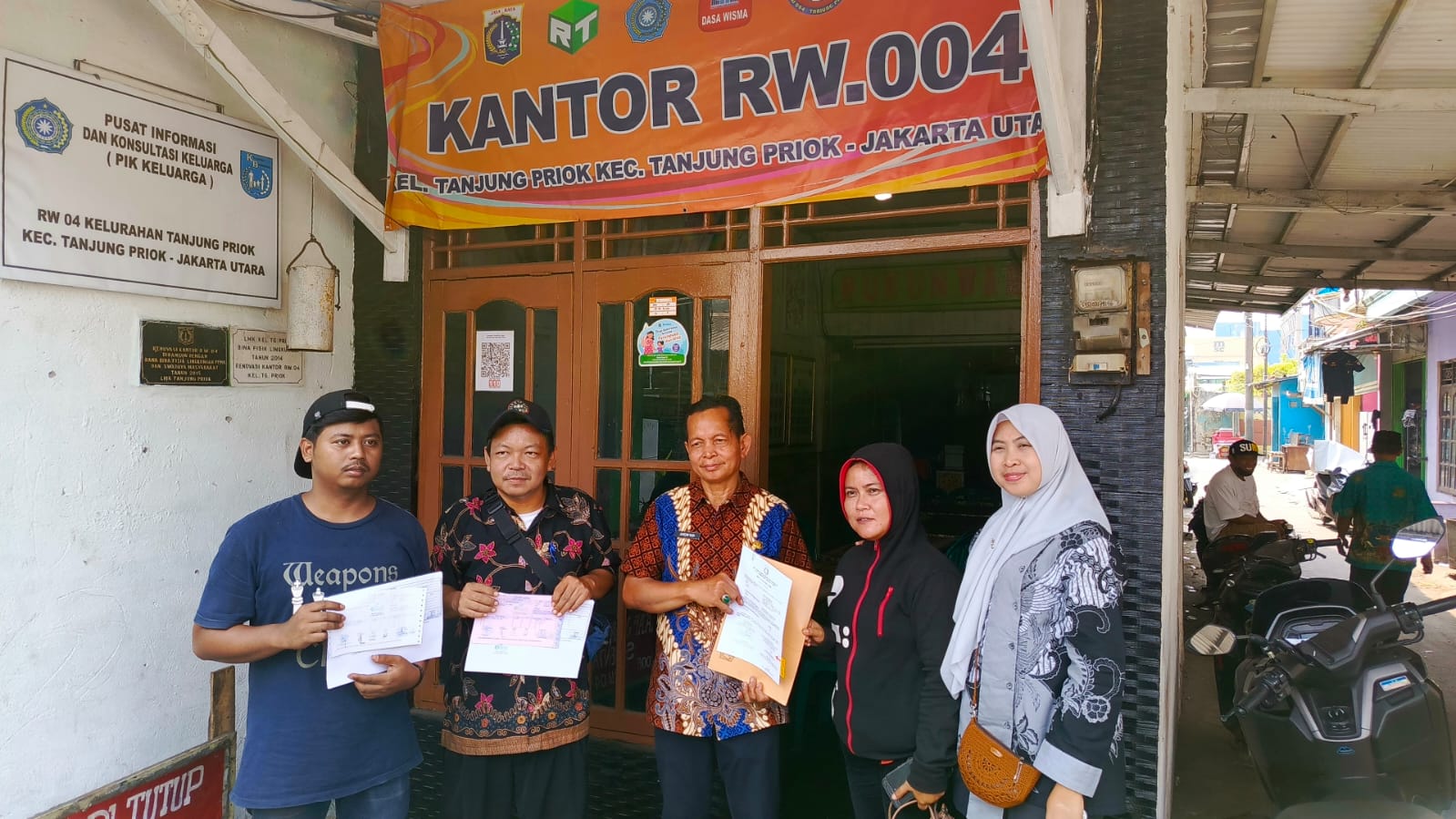 Pendistribusian Rak Buku Usulan Musrenbang di RW.04, RW.05 & RW.010 Kelurahan Tanjung Priok 4