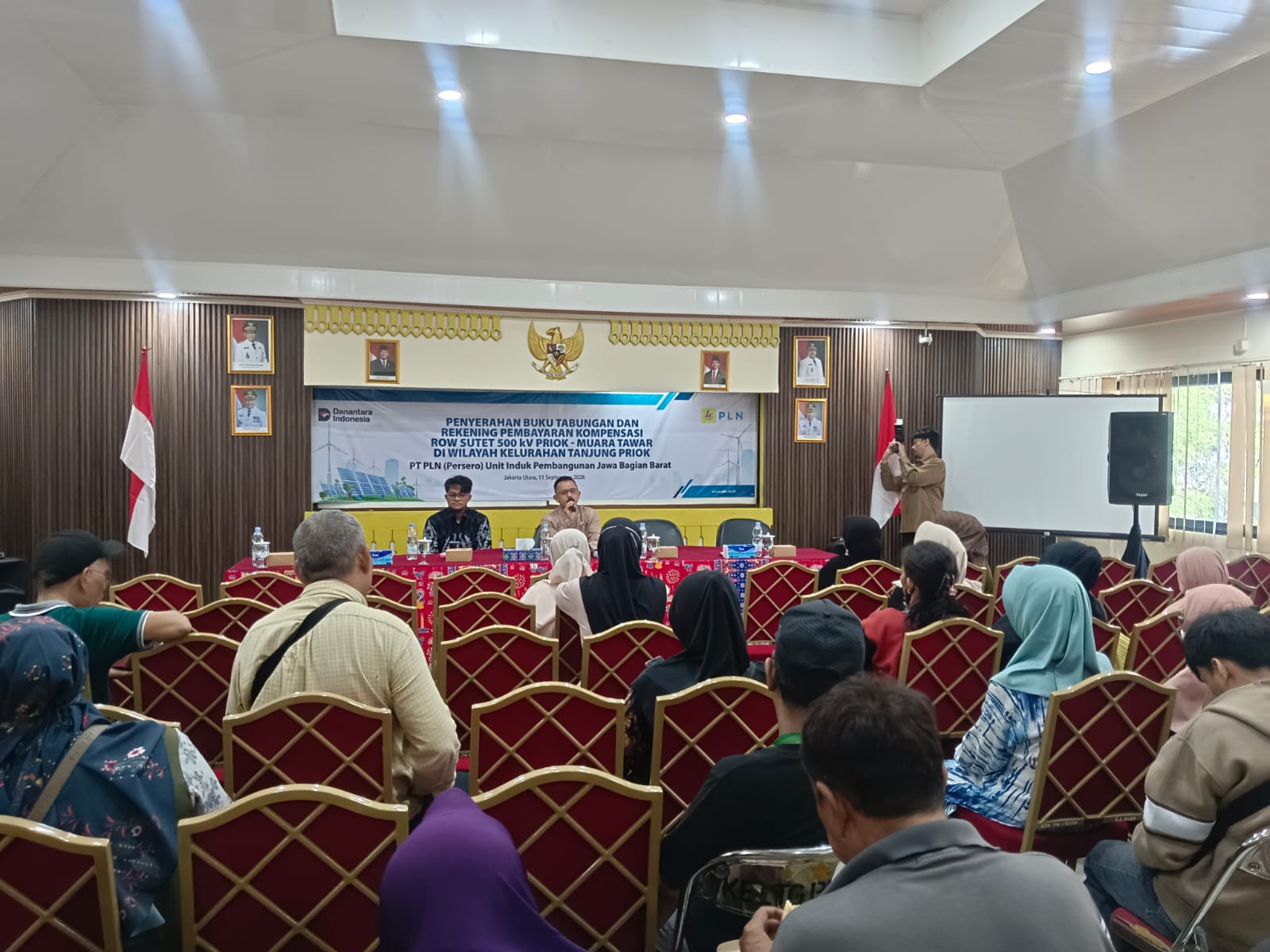Penyerahan Buku Tabungan dan Rekening Pembayaran Kompensasi ROW Sutet 500kV di Wilayah Kelurahan Tanjung Priok 5