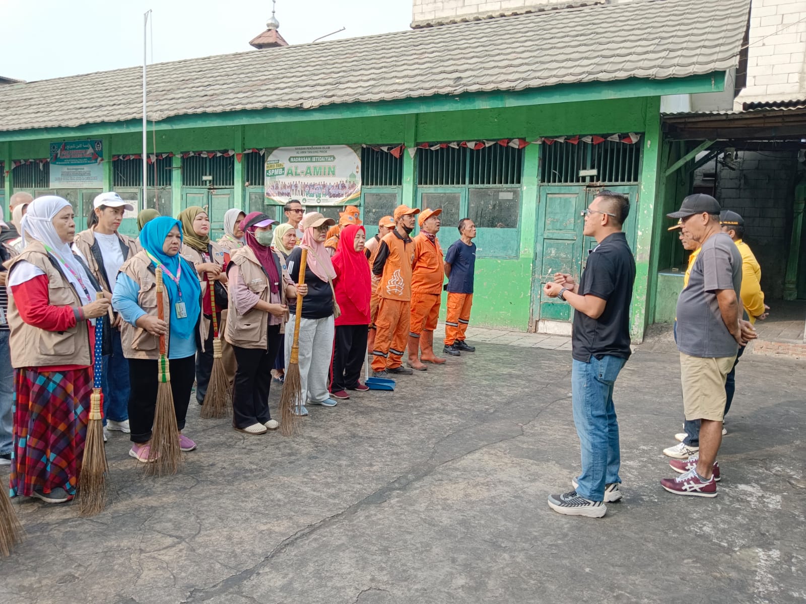Monitoring Kerja Bakti & Pengakutan Sampah di LPS RW.012 Kelurahan Tanjung Priok 5