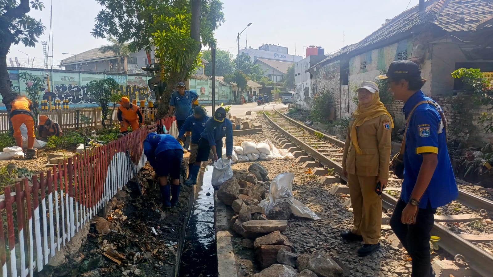 Monitoring Pembuatan Turap di Taman Terminal Tanjung Priok 3