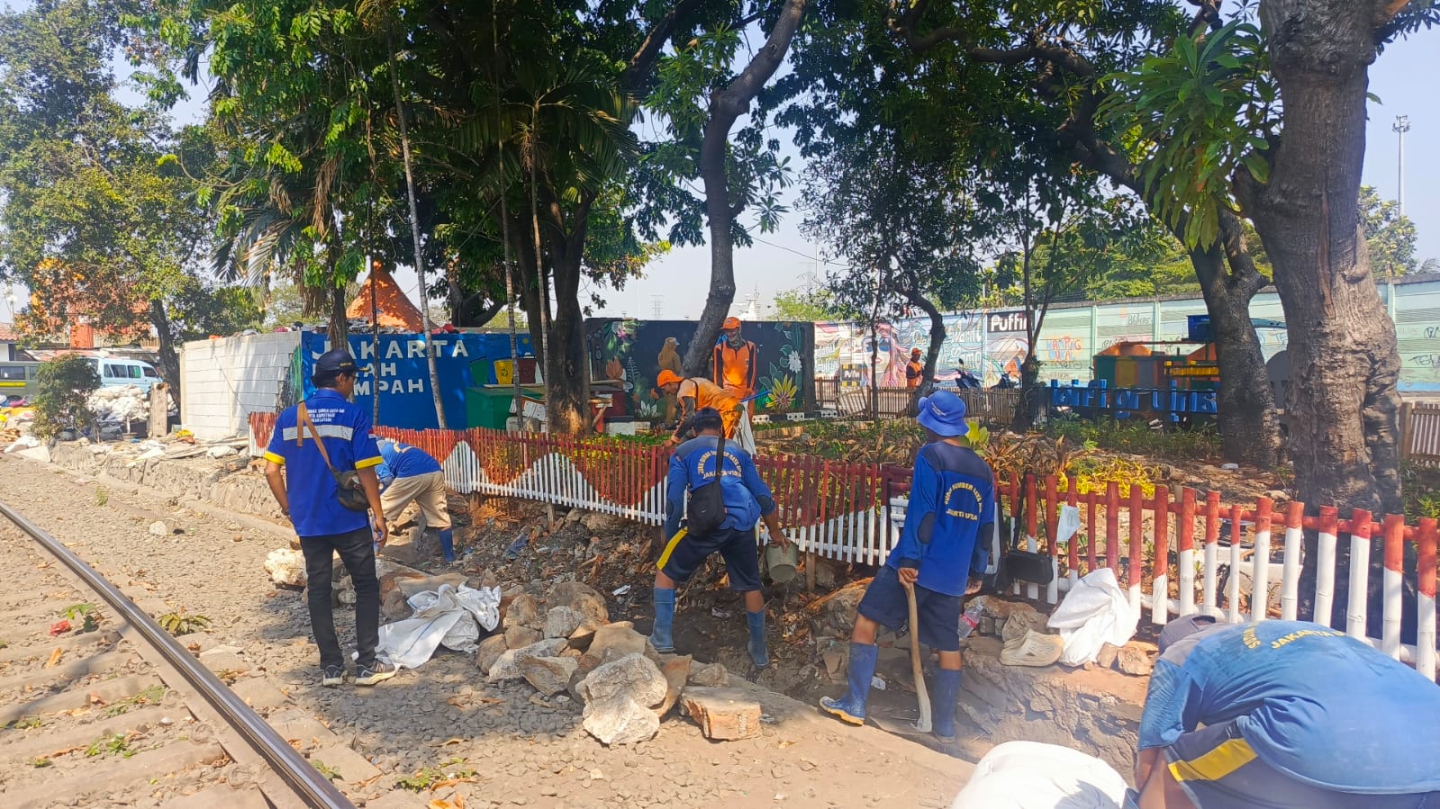 Monitoring Pembuatan Turap di Taman Terminal Tanjung Priok 1