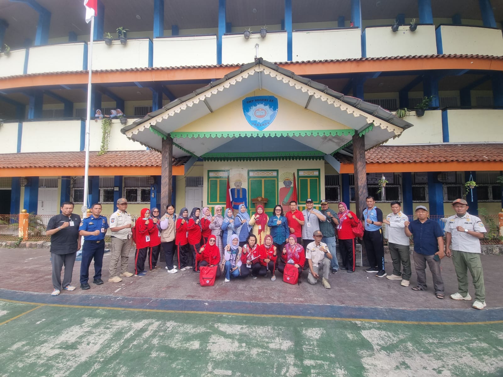 Kegiatan Pemberantasan Sarang Nyamuk (PSN) di SMPN 55 RW. 03 Kelurahan Tanjung Priok 5
