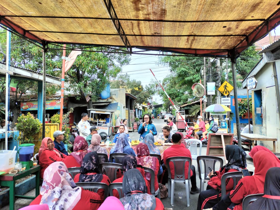 Kegiatan Pemberantasan Sarang Nyamuk (PSN) di SMPN 55 RW. 03 Kelurahan Tanjung Priok 3