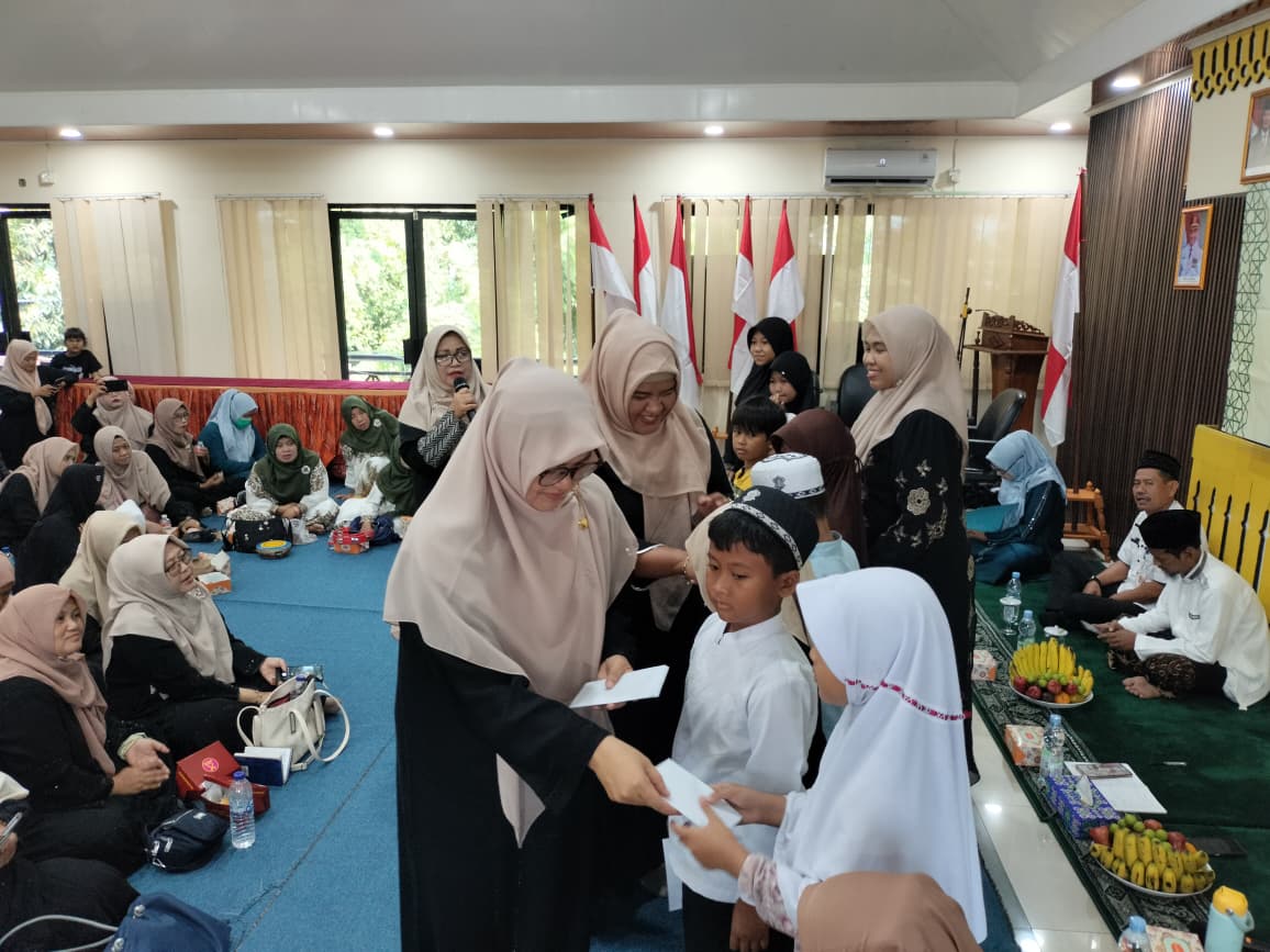 Kegiatan Pengajian Rutin PKK Bulan September & Pemberian Santunan anak yatim 3