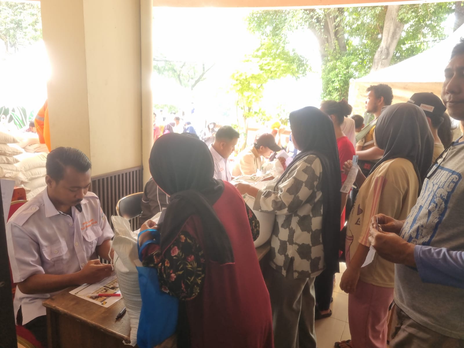 Monitor Pendistribusian Beras Bulog di Kantor Kelurahan Tanjung Priok 4
