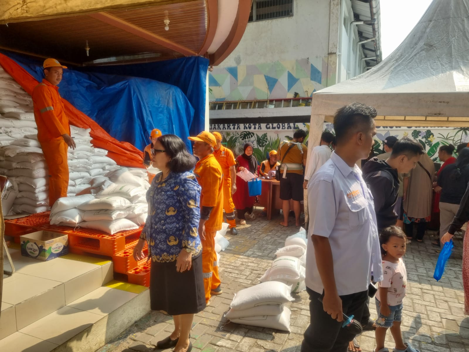 Monitor Pendistribusian Beras Bulog di Kantor Kelurahan Tanjung Priok 3