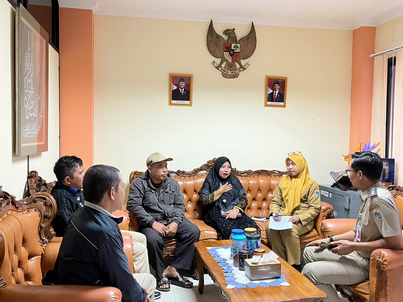 Kordinasi dengan Pemilik tembok Loksem yang berada di area berbatasan dengan tembok milik warga di Loksem JU 03 Kelurahan Tanjung priok 3