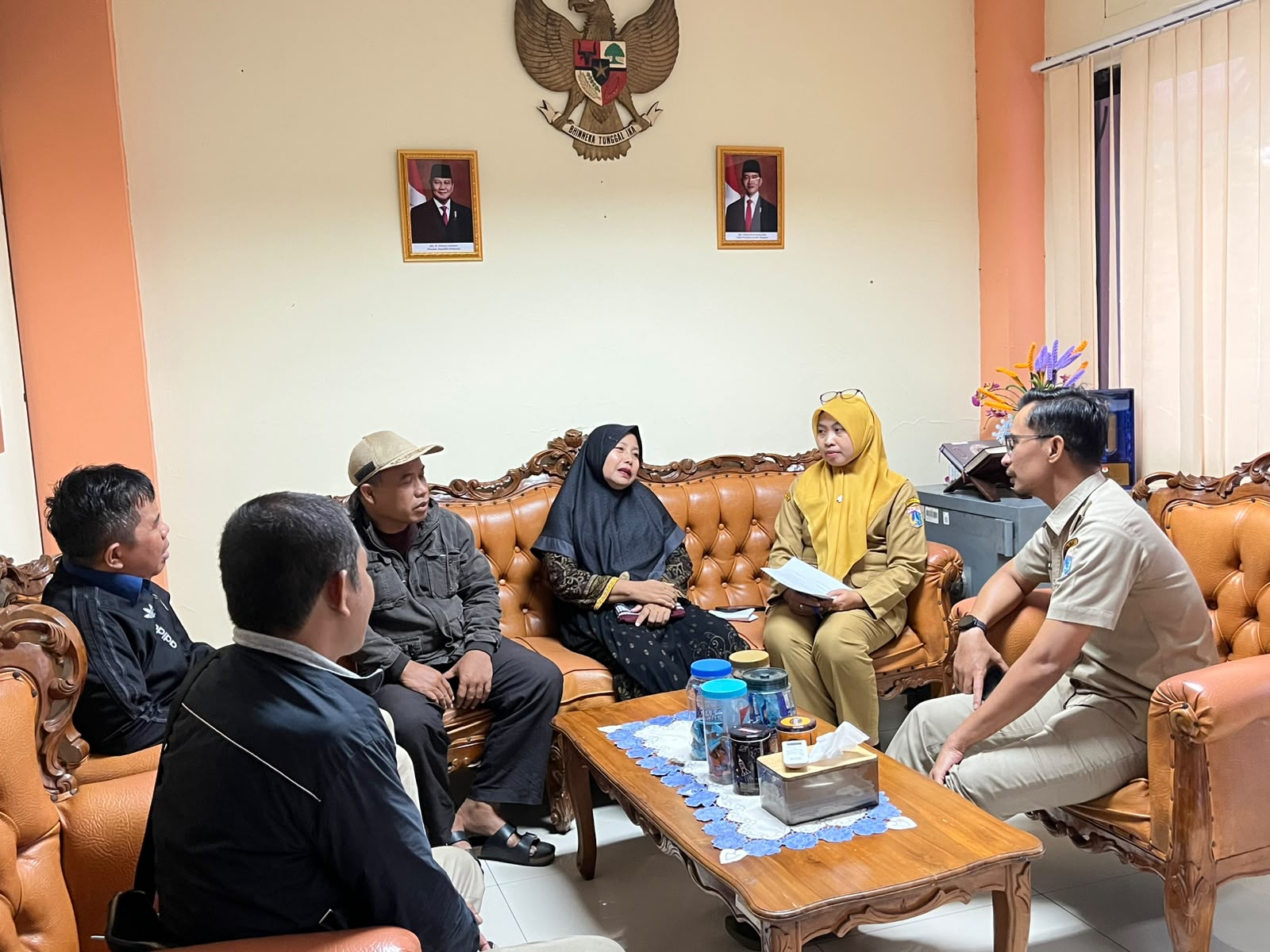 Kordinasi dengan Pemilik tembok Loksem yang berada di area berbatasan dengan tembok milik warga di Loksem JU 03 Kelurahan Tanjung priok 2