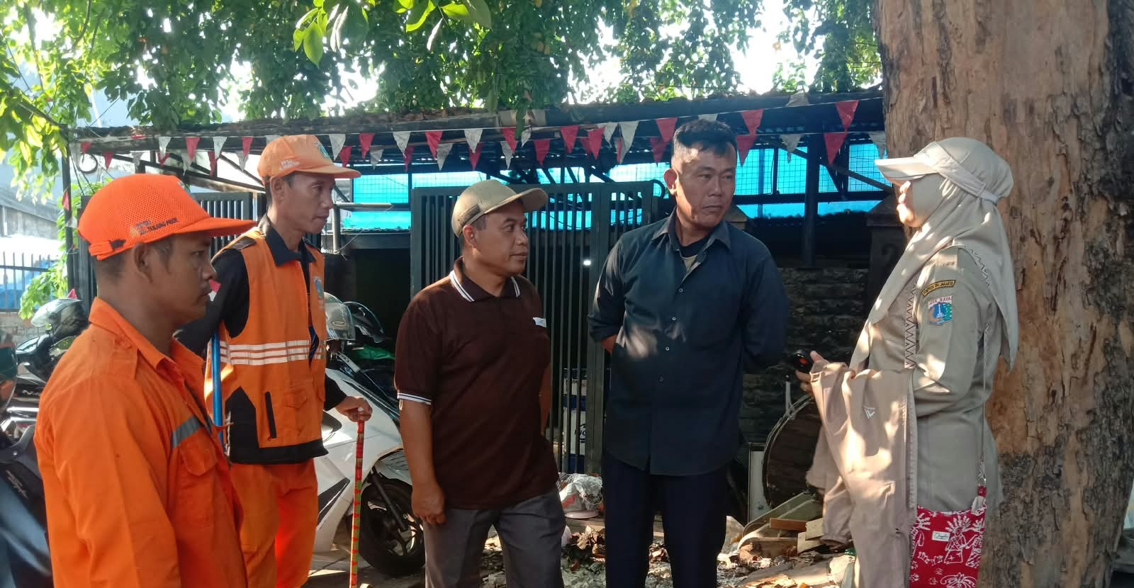 Tindak Lanjut Laporan CRM terkait Pembakaran Sampah di Wilayah RW. 016 Kelurahan Tanjung Priok 2