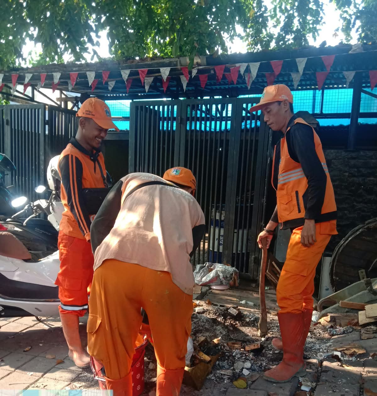Tindak Lanjut Laporan CRM terkait Pembakaran Sampah di Wilayah RW. 016 Kelurahan Tanjung Priok 3