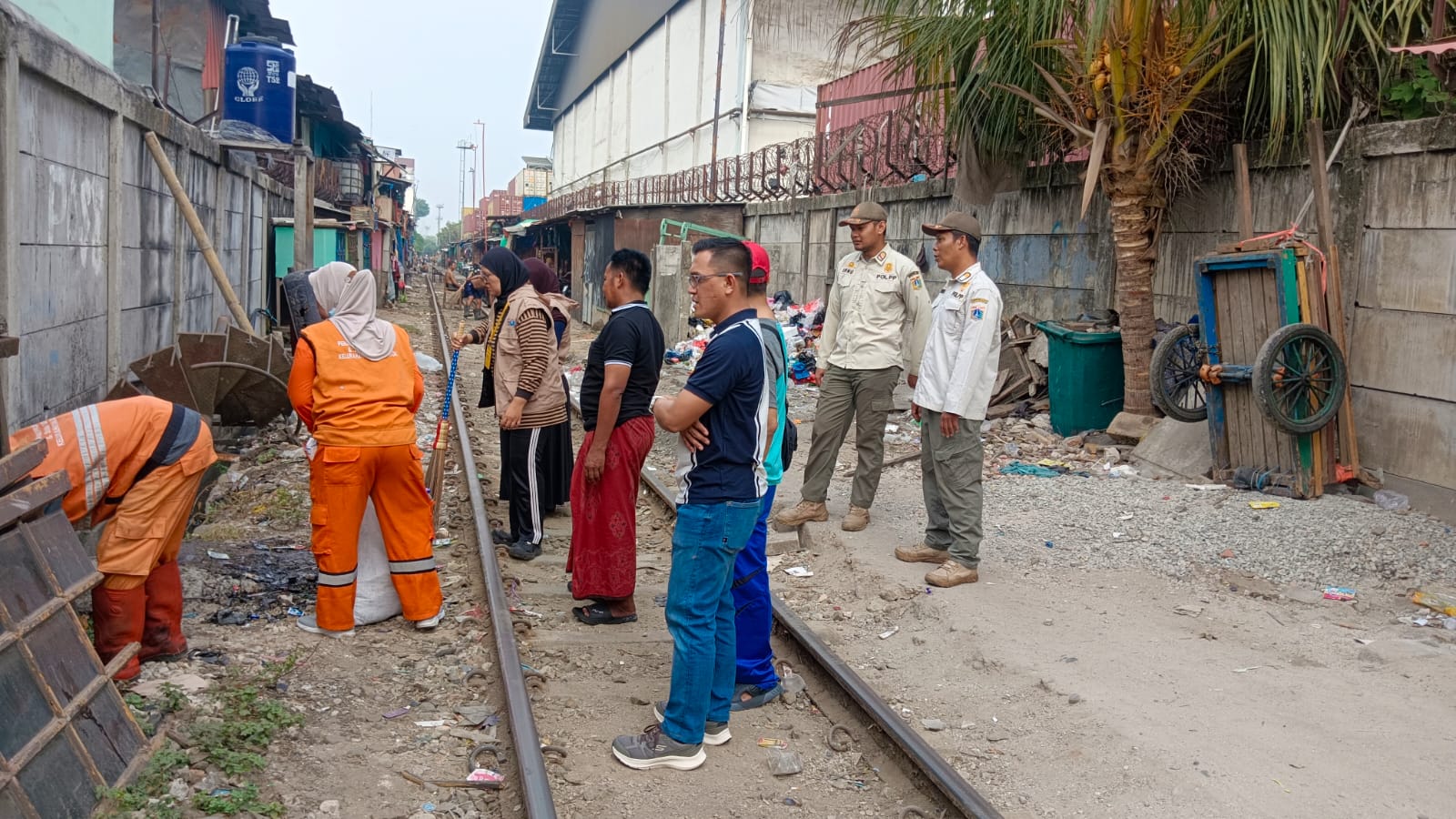 Kegiatan Kerja Bakti di Wilayah RW.016 Kelurahan Tanjung Priok 4