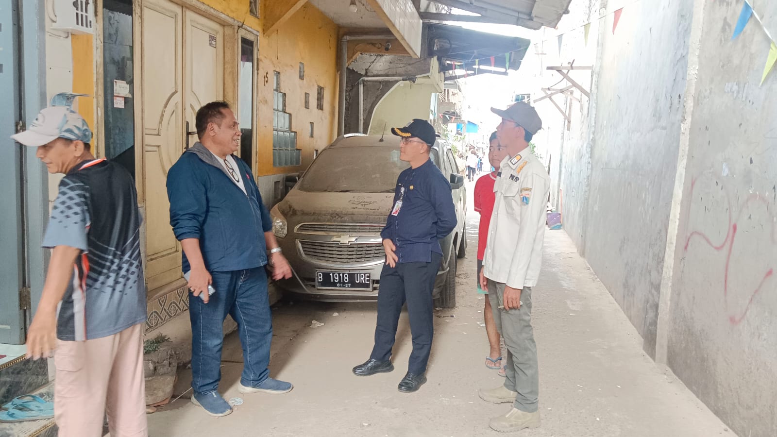 Menindaklanjuti Aduan Ketua RW.015 Perihal Mobil Warga yang sudah lama terparkir tidak digunakan mempersempit Jalan dan menghalangi Proyek Saluran di Pelita V RW.015 Kelurahan Tanjung Priok 3