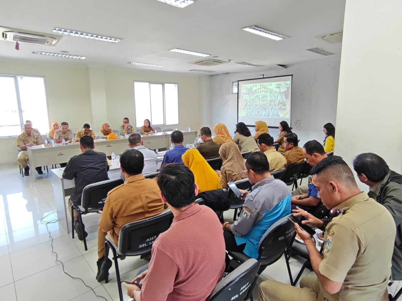 RAPAT KORDINASI TINGKAT KECAMATAN KOJA YANG BERTEMPAT DI KELURAHAAN LGAOA 3