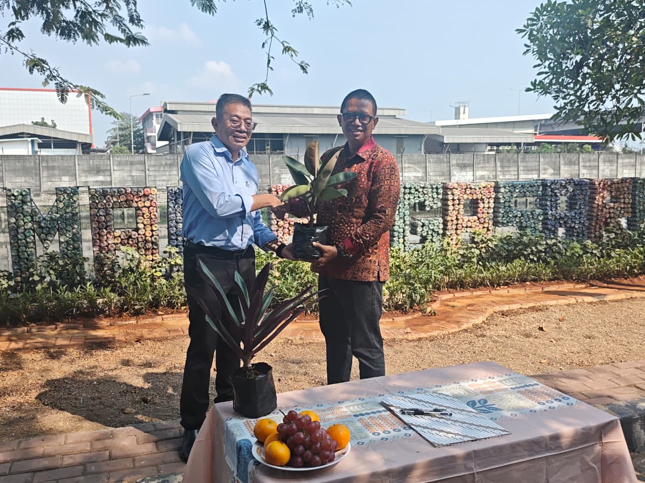 PT Bogasari Serahkan Hasil Penataan Zona 1 Kali Kresek RW 02 Kelurahan Lagoa 3