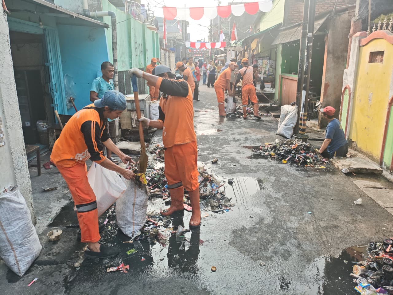 KERJA BAKTI JL, MAHONI Gg 5 Blok E RT 010 - 011 / RW 015 KELURAHAN LAGOA 2