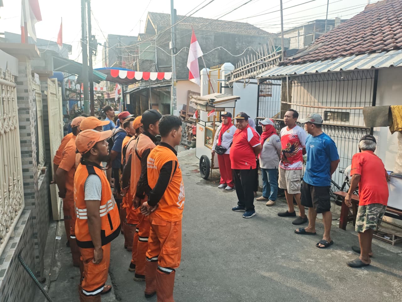 KERJA BAKTI JL, MAHONI Gg 5 Blok E RT 010 - 011 / RW 015 KELURAHAN LAGOA 1