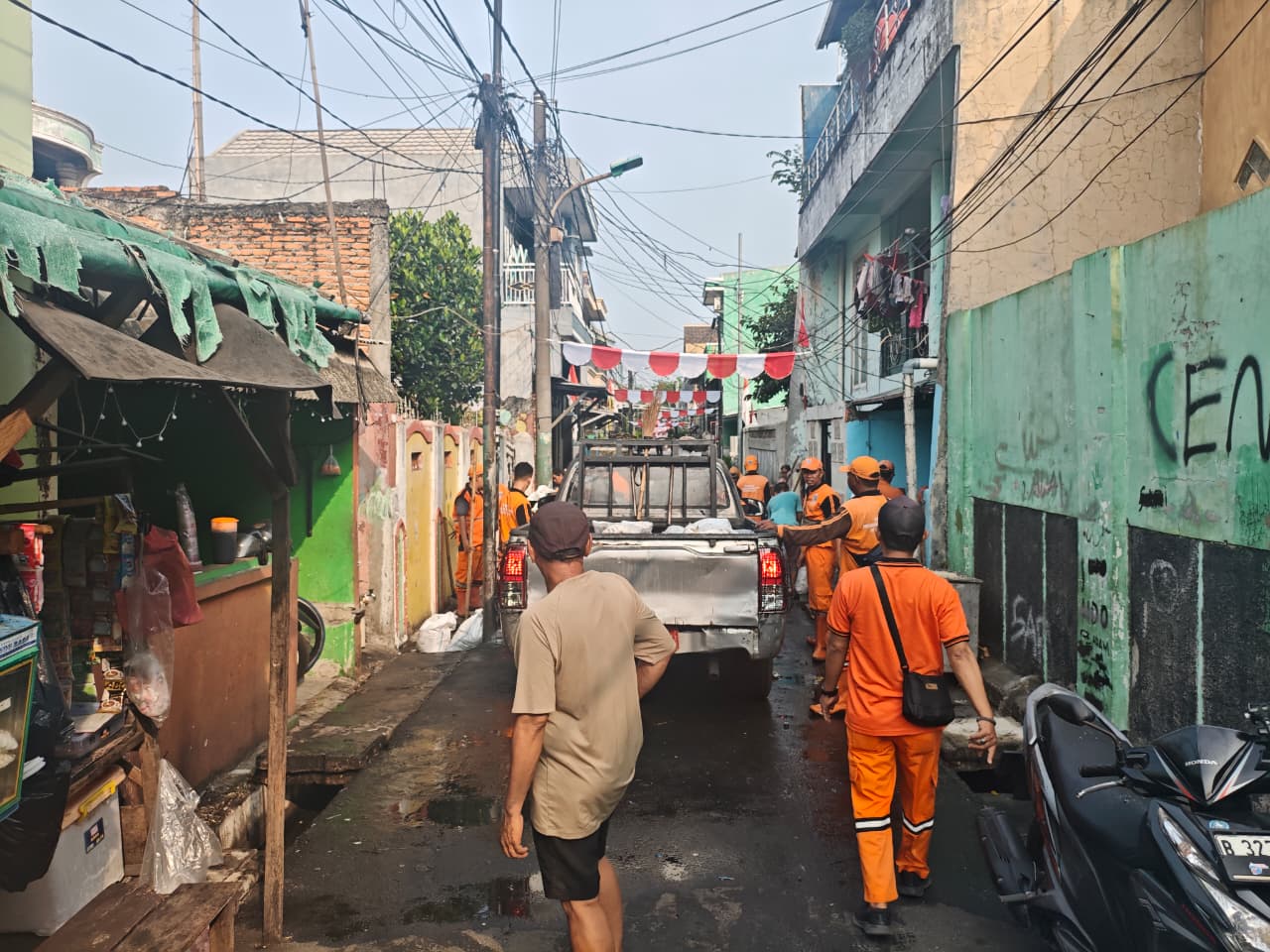 KERJA BAKTI JL, MAHONI Gg 5 Blok E RT 010 - 011 / RW 015 KELURAHAN LAGOA 4