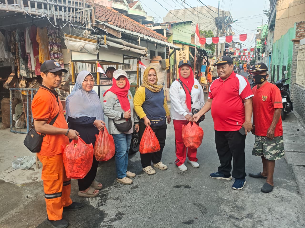 KERJA BAKTI JL, MAHONI Gg 5 Blok E RT 010 - 011 / RW 015 KELURAHAN LAGOA 5