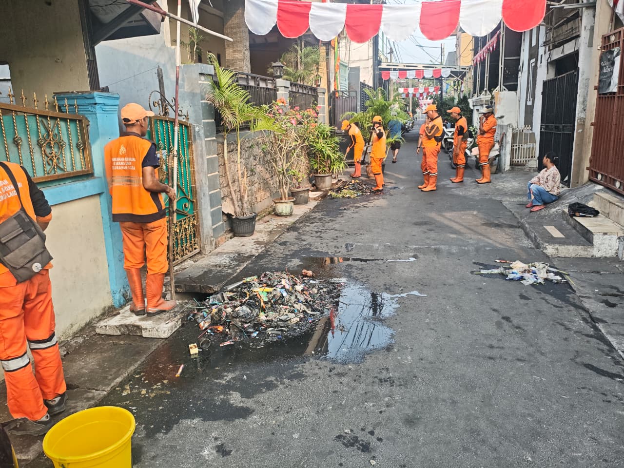 KERJA BAKTI JL, MAHONI Gg 5 Blok E RT 010 - 011 / RW 015 KELURAHAN LAGOA 3