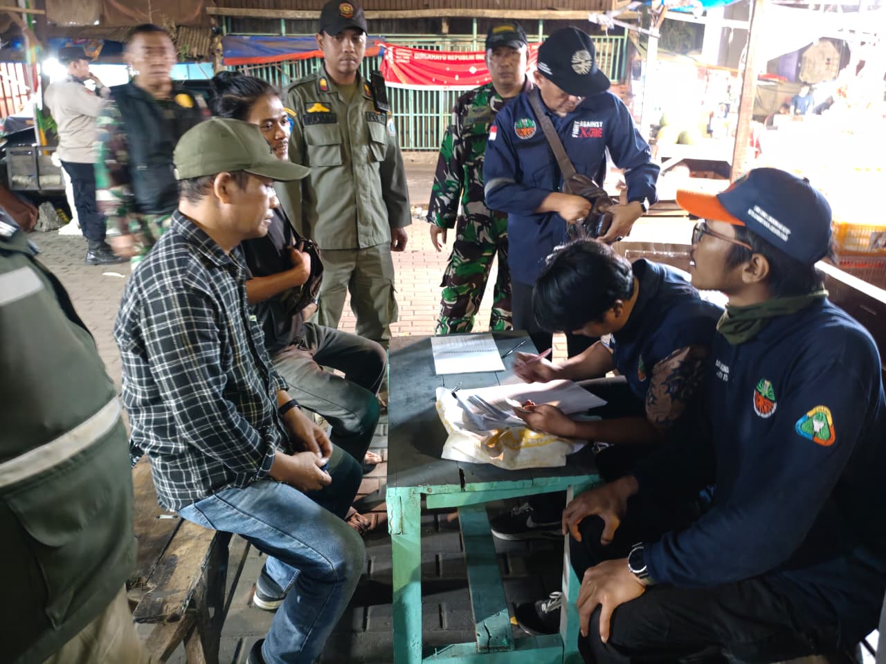 OPERASI TANGKAP TANGAN (OTT) PELANGGAR PEMBUANGAN SAMPAH SEMBARANGAN 5