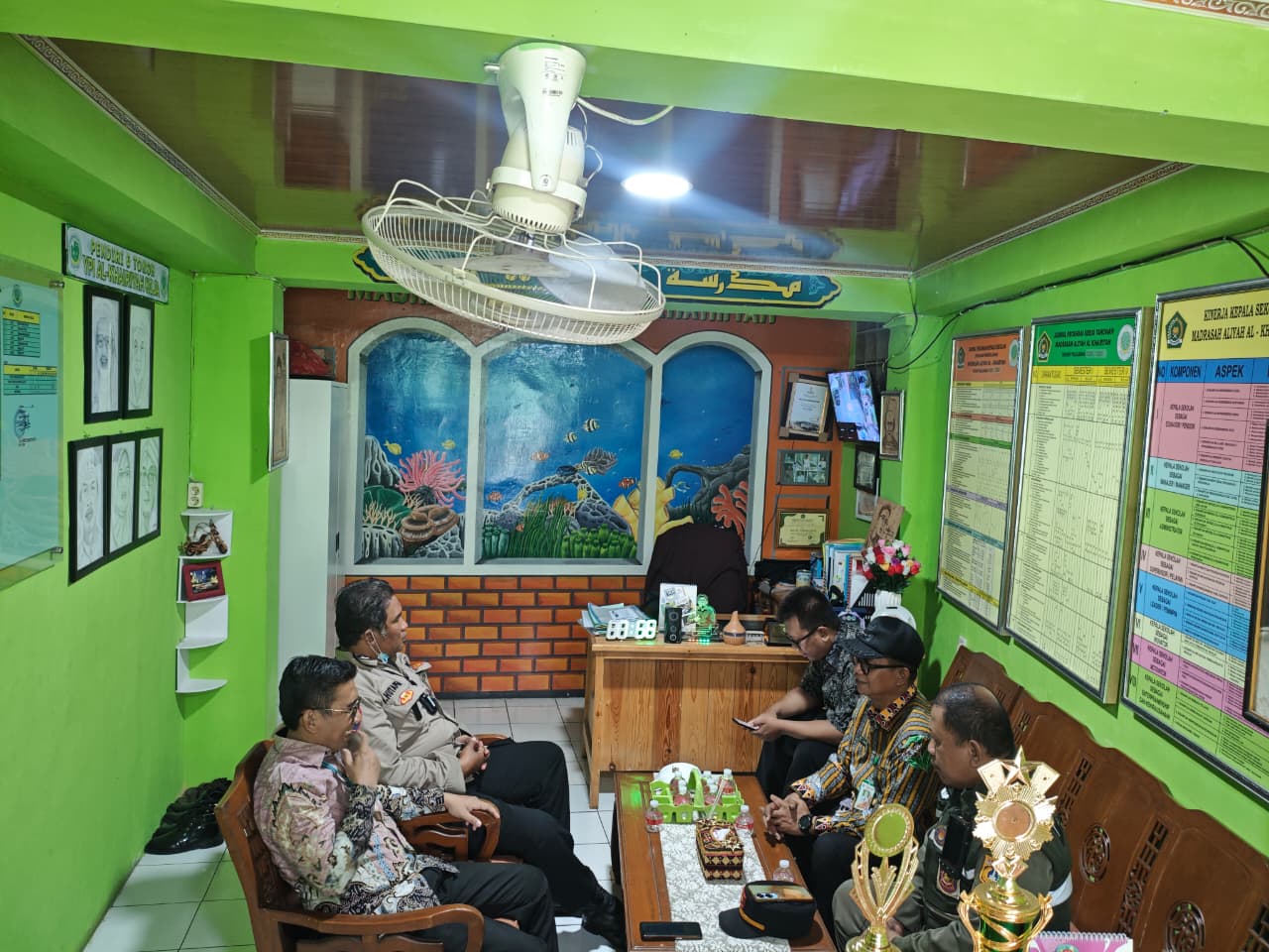 Jaga Kondusivitas Wilayah, Kelurahan Lagoa Lakukan Monitoring Sekolah 1