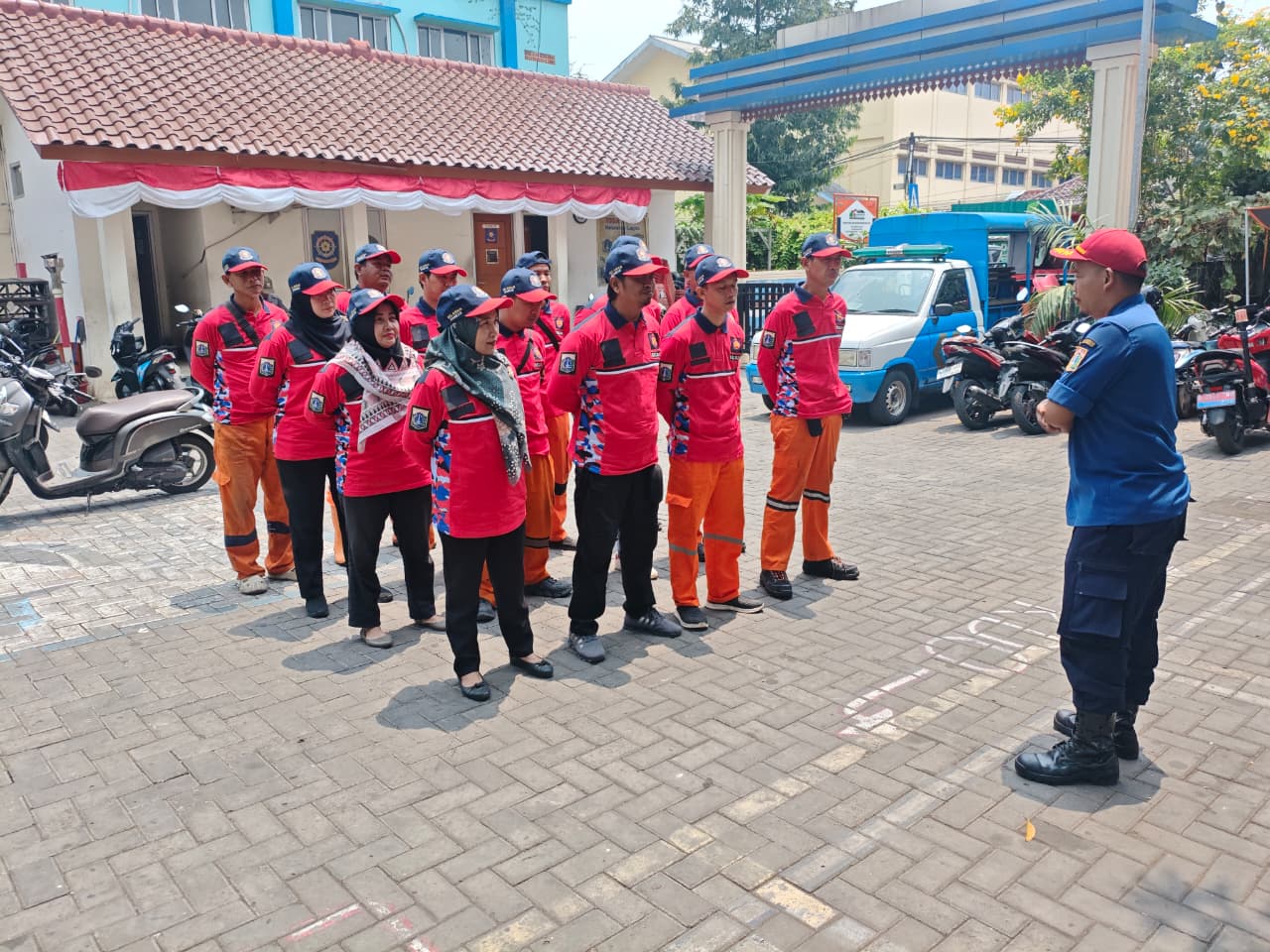 PEMBENTUKAN RELAWAN PEMADAM KEBAKARAN (REDKAR) KELURAHAN LAGOA 1