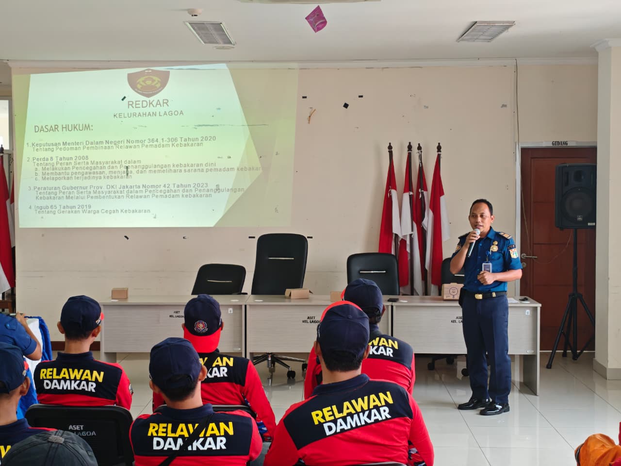 PEMBENTUKAN RELAWAN PEMADAM KEBAKARAN (REDKAR) KELURAHAN LAGOA 2