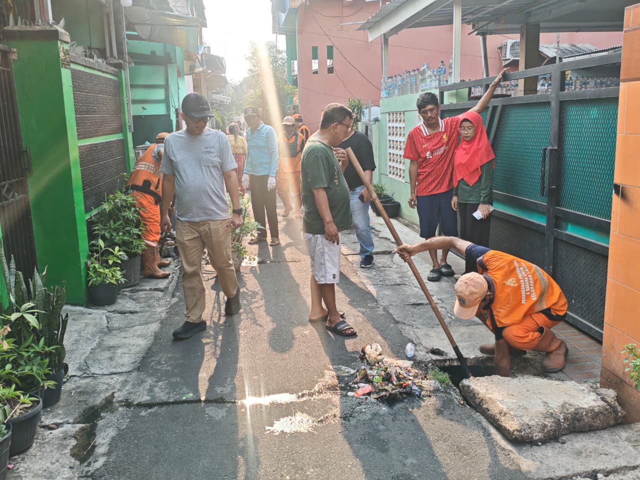 Kelurahan Lagoa Gelar Kerja Bakti di Jalan Mundu Dalam Blok K, RW 018 5