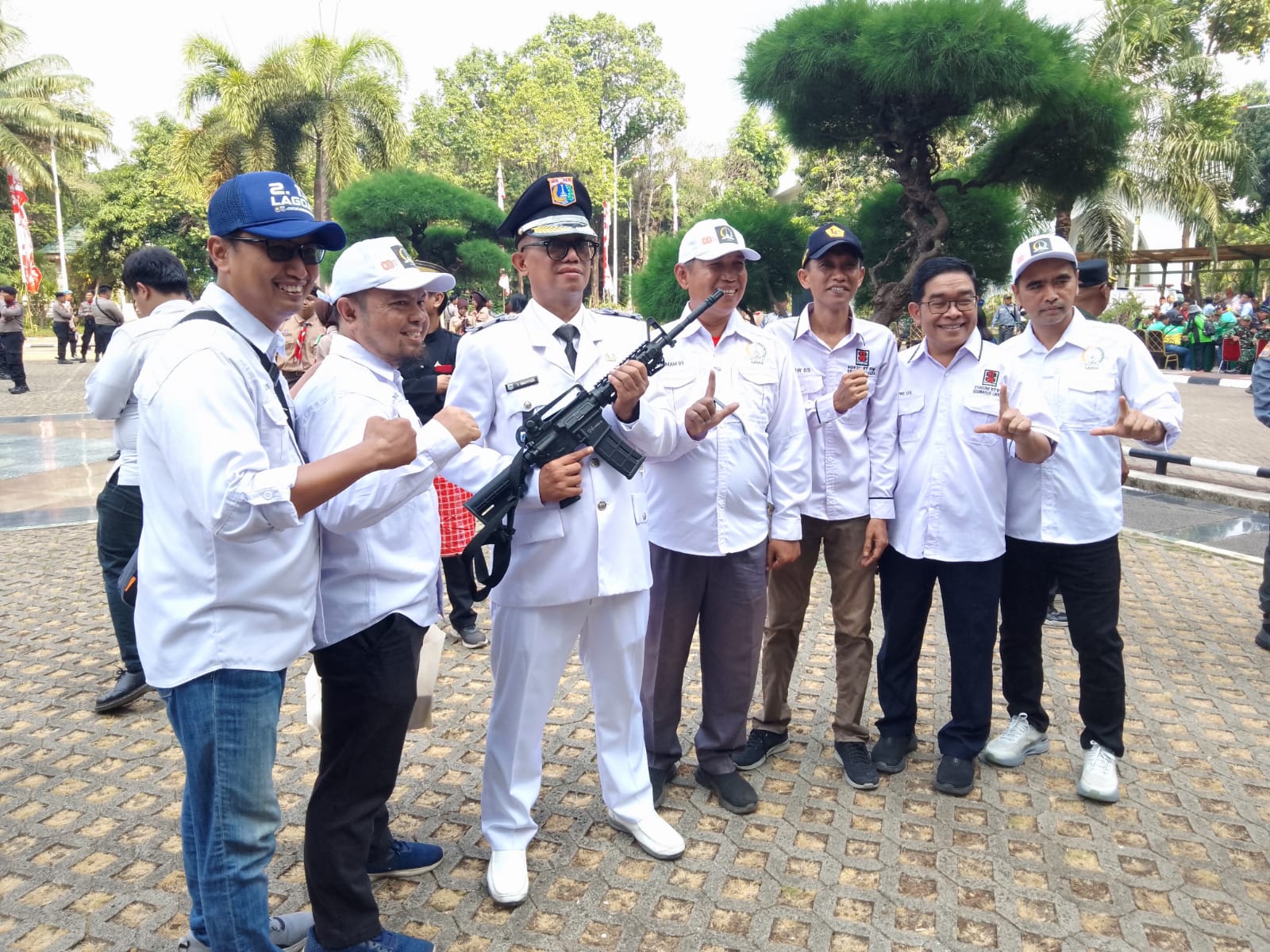 Mengahaadiri Apel HUT TNI ke-81 di Kantor Wali Kota Jakarta Utara 1
