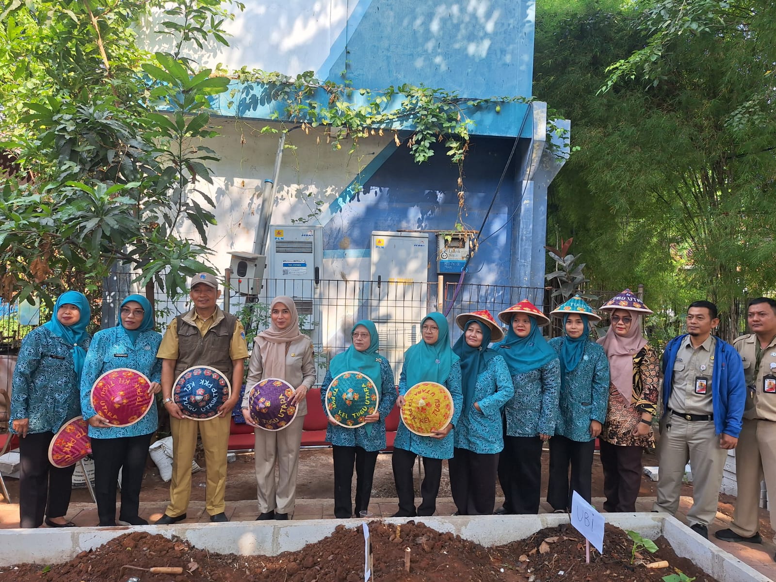Penanaman Serentak Kelurahan Tugu Utara di RPTRA Walang Baru 3