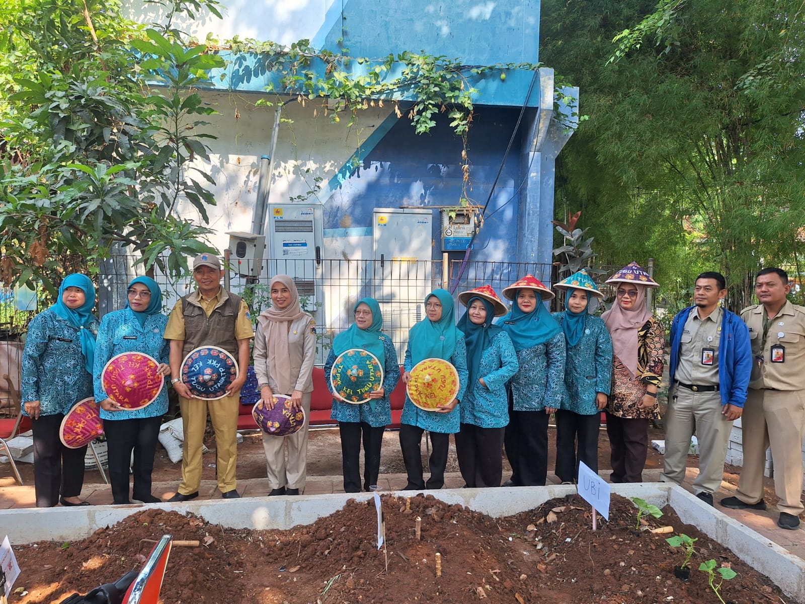 Penanaman Serentak Kelurahan Tugu Utara di RPTRA Walang Baru 4