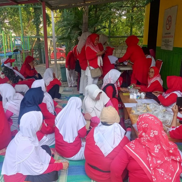 SENAM LANSIA DI RPTRA TUGU RIA KELURAHAN TUGU UTARA DALAM RANGKA MEMERIAHKAN HUT KEMERDEKAAN RI KE 81 2