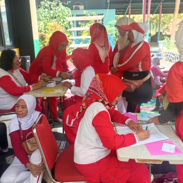 SENAM LANSIA DI RPTRA TUGU RIA KELURAHAN TUGU UTARA DALAM RANGKA MEMERIAHKAN HUT KEMERDEKAAN RI KE 81 1