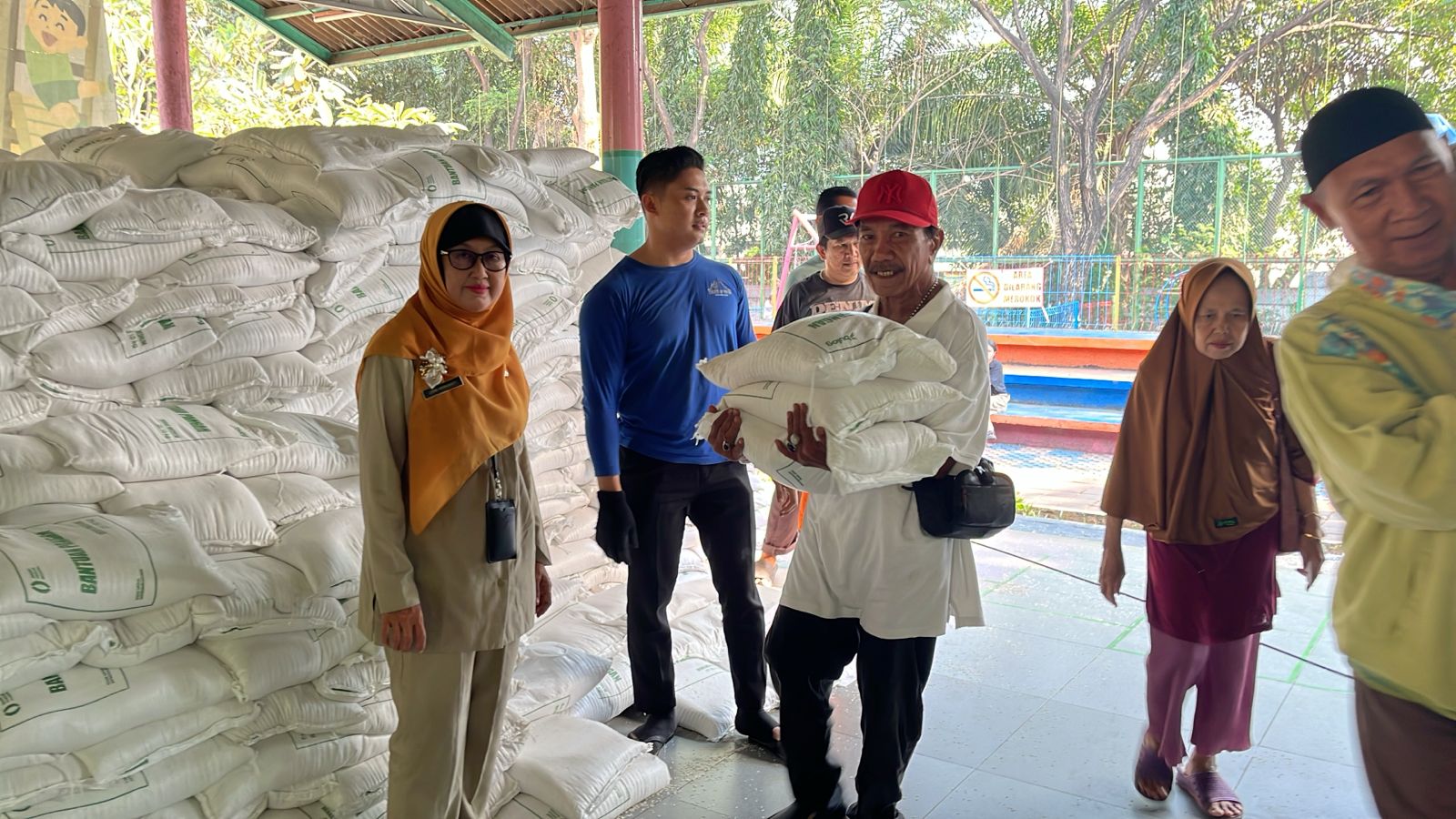 Monitoring Pendistribusian Bantuan Pangan Bulog di RPTRA Amanah 1 September 2026 1