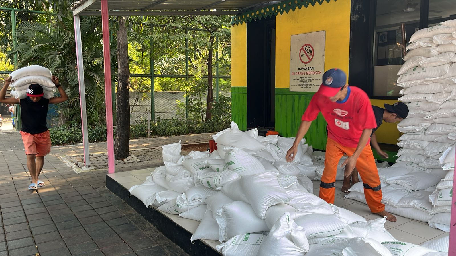 Monitoring Pendistribusian Bantuan Pangan Bulog di RPTRA Amanah 1 September 2026 2