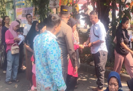 Melaksanakan Pengamanan Pembagian Beras Bulog Dari Kemensos 2