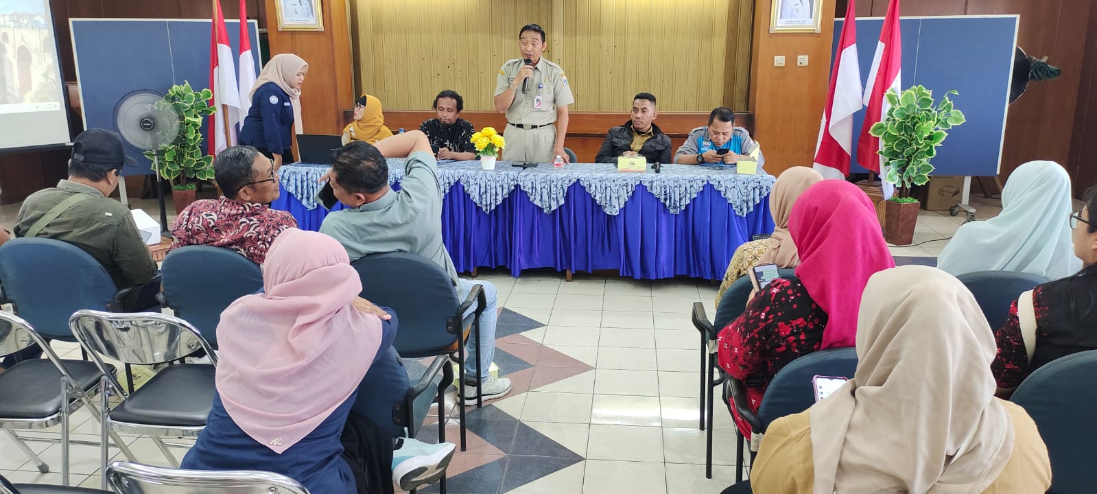 Rapat Koordinasi Penjelasan Desil di R. Pola Lt. 3 Kantor Kelurahan Tugu Utara 4