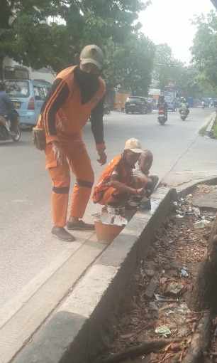 PENGECATAN CASTIN JALUR TENGAH ISLAMIC CENTER 3