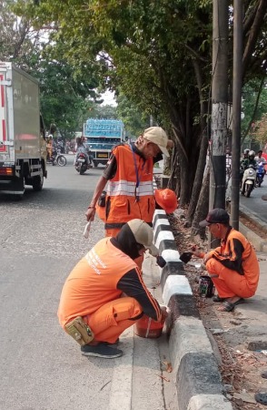 PENGECATAN CASTIN JALUR TENGAH ISLAMIC CENTER 1